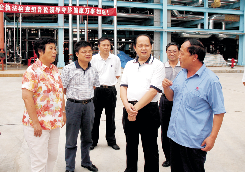 2008年9月10日，湖北省人大常委副主任蔣大國來公司，對公司《勞動合同法》實施情況進行檢查